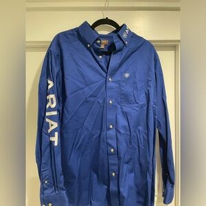 Men’s ariat team logo button down. Royal blue size M